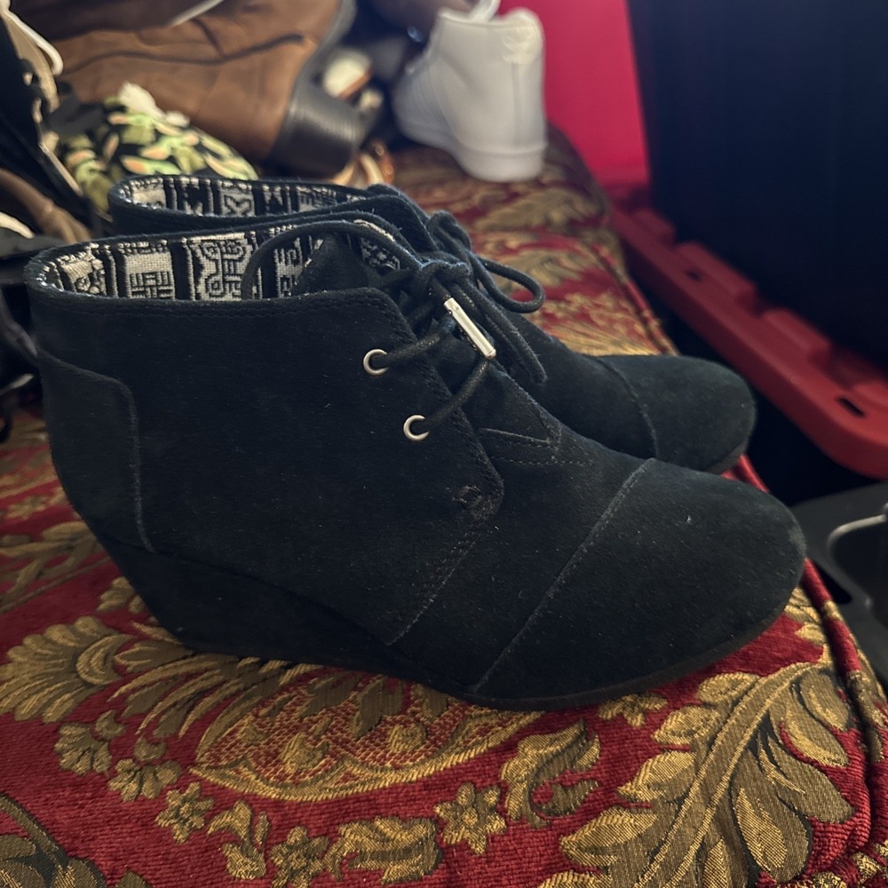 Toms Women's Desert Wedge Boot Black Suede Ankle-High- Size w7.5